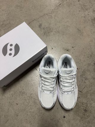 Saucony Pro Grid Omni 9 Plata/Blanco Talla 42