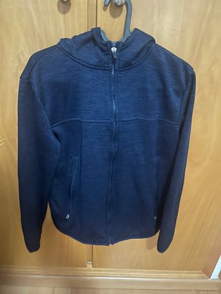 Chaqueta chándal azul con capucha