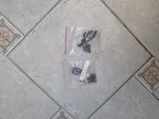 2 Terrarios Negros con mallas de aluminio