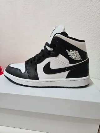 Nike Air Jordan 1 Mid Mujer