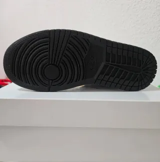 Nike Air Jordan 1 Mid Mujer