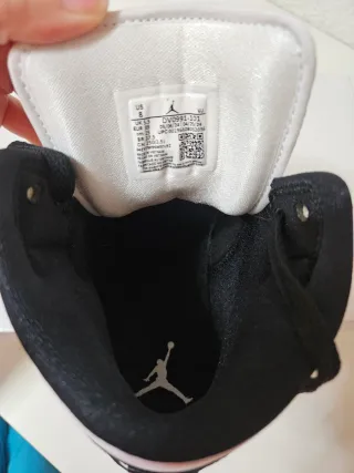 Nike Air Jordan 1 Mid Mujer