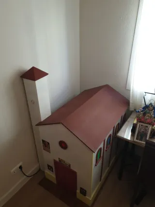 Iglesia de madera hecha a mano de gran tamaño