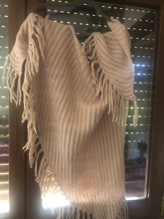 Chal de lana rosa suave con flecos