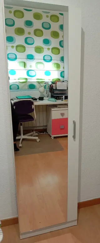 Zapatero con espejo blanco