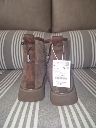 Botas estilo UGG de Stradivarius marrones talla 39