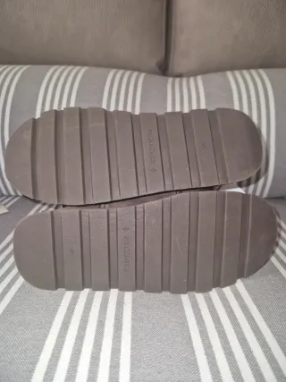 Botas estilo UGG de Stradivarius marrones talla 39