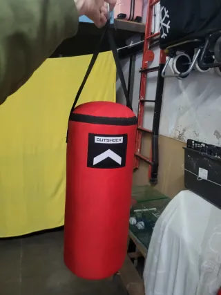 Saco de boxeo rojo + guantes