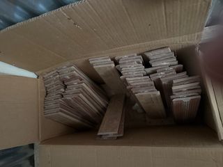 Rodapié de cerámica con diseño veteado 31,5x8