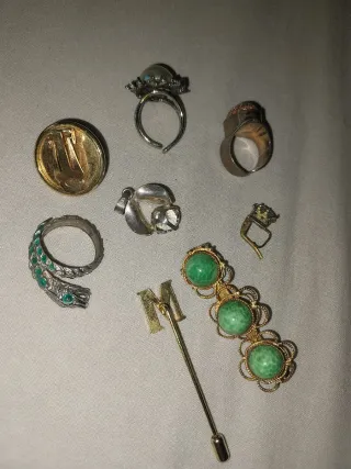 Lote Bisutería: Anillos, Pendientes y Broches