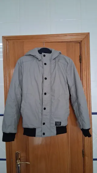 Chaqueta con capucha Jack & Jones gris