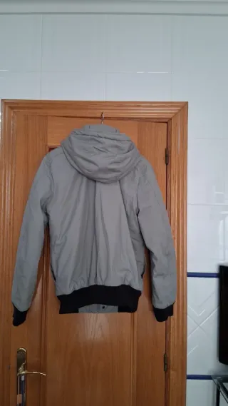 Chaqueta con capucha Jack & Jones gris