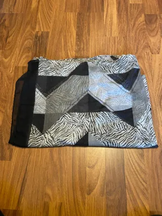 Foulard estampado gris