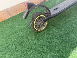 Patín Eléctrico Negro y Verde