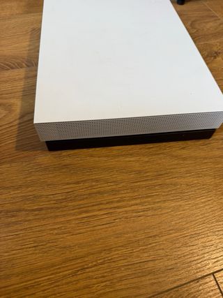 Xbox One X Blanca 1TB + Mando + 3 Juegos