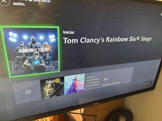 Xbox One X Blanca 1TB + Mando + 3 Juegos