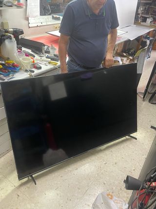 Televisión Negra de 65”