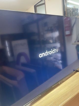 Televisión Negra de 65”