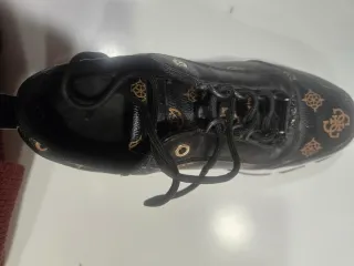 Zapatillas Guess Negras y Marrones