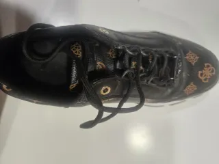 Zapatillas Guess Negras y Marrones