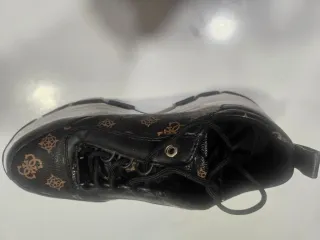 Zapatillas Guess Negras y Marrones