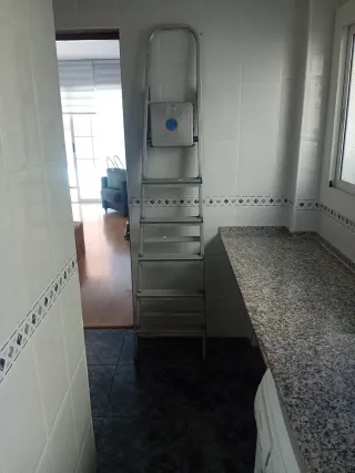 Escalera aluminio 5 peldaños + base