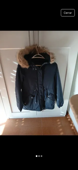 Chaquetón azul marino con capucha