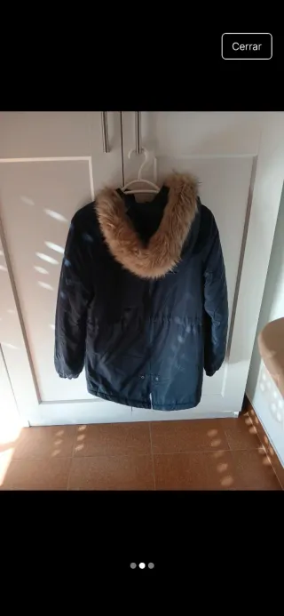 Chaquetón azul marino con capucha