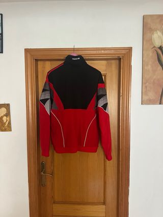 Chaqueta Adidas Negra y Roja