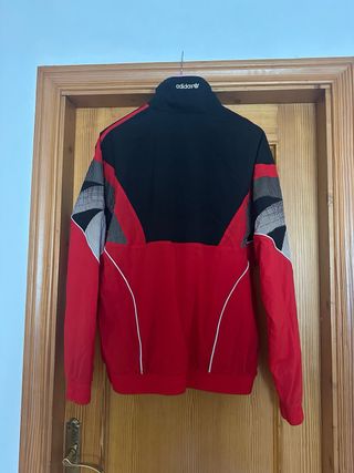 Chaqueta Adidas Negra y Roja