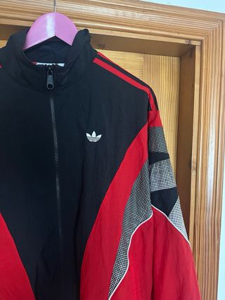 Chaqueta Adidas Negra y Roja