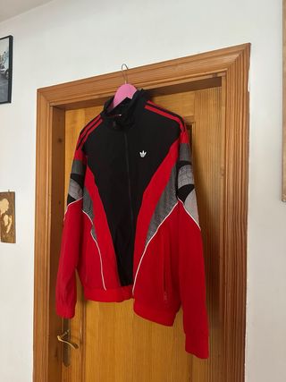 Chaqueta Adidas Negra y Roja
