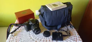 Cámara Canon EOS 1300D Negra.