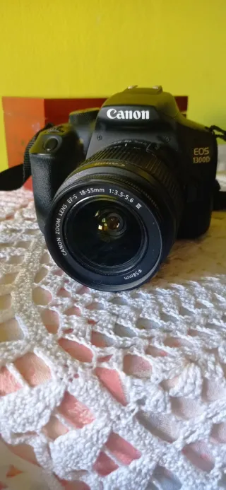 Cámara Canon EOS 1300D Negra.