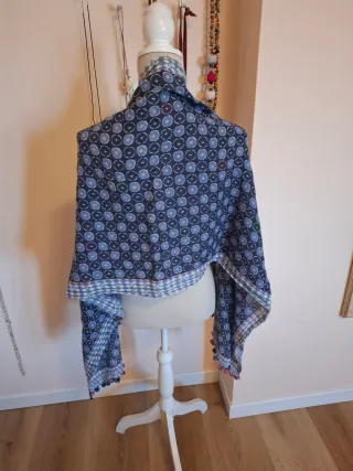 Sciarpa/scialle blu e rosa con nappe