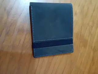 Cartera tarjetero marrón con goma