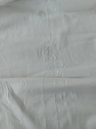 Lenzuola e federe ricamate a mano