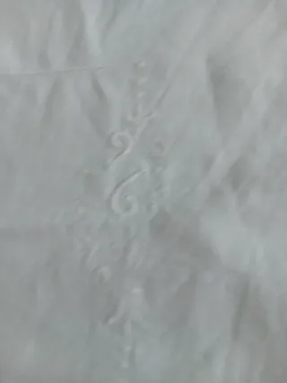 Lenzuola e federe ricamate a mano