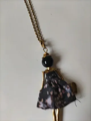 Colgante estilo muñeca con cadena