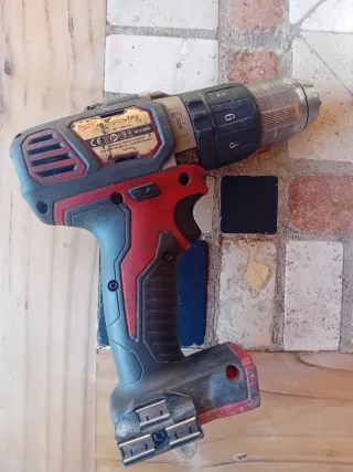 Taladro Milwaukee + Caja Original de Herramientas