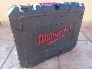 Taladro Milwaukee + Caja Original de Herramientas