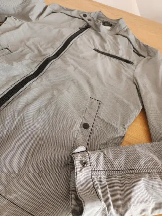 Cazadora hombre gris y negra