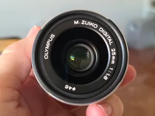 Olympus M.Zuiko 25mm 1:1.8 Plata