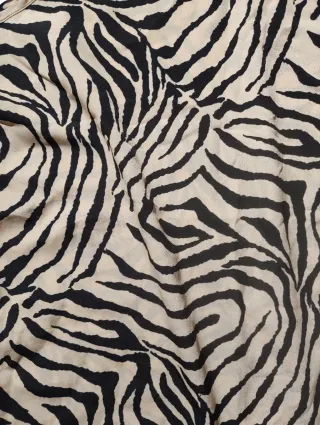 Blusa animal print beige y negra