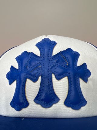 Gorra Trucker Azul y Blanca Chrome Hearts