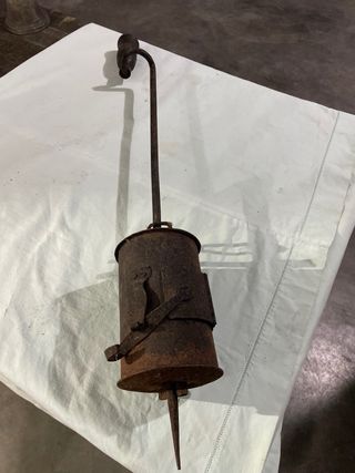 Vecchia Lampada a Olio Ruggine