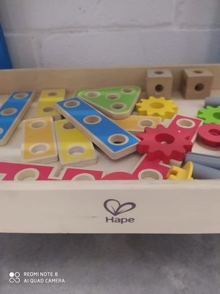Banco de herramientas Hape para niños