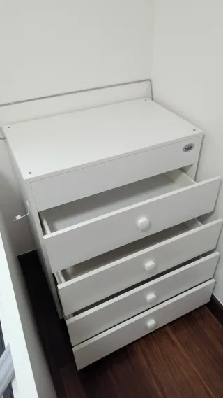 Cómoda cambiador bebé con ruedas