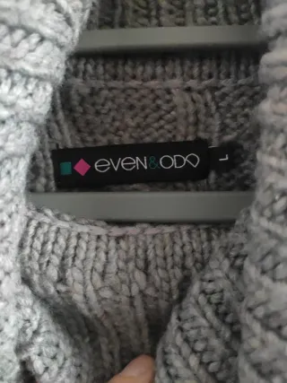 Jersey de tejidos acrilico y cuello alto gris