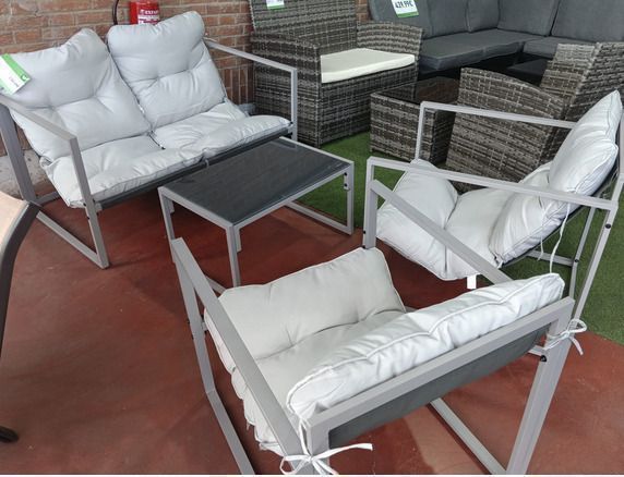 SET DE TERRAZA SOFA Y SILLAS Y MESITA DE CENTRO